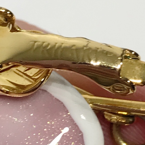 Vintage Trifari Gold Toned Filigree Earrings Clip On Dangle Drop Estate Large 2" - Picture 2 of 14